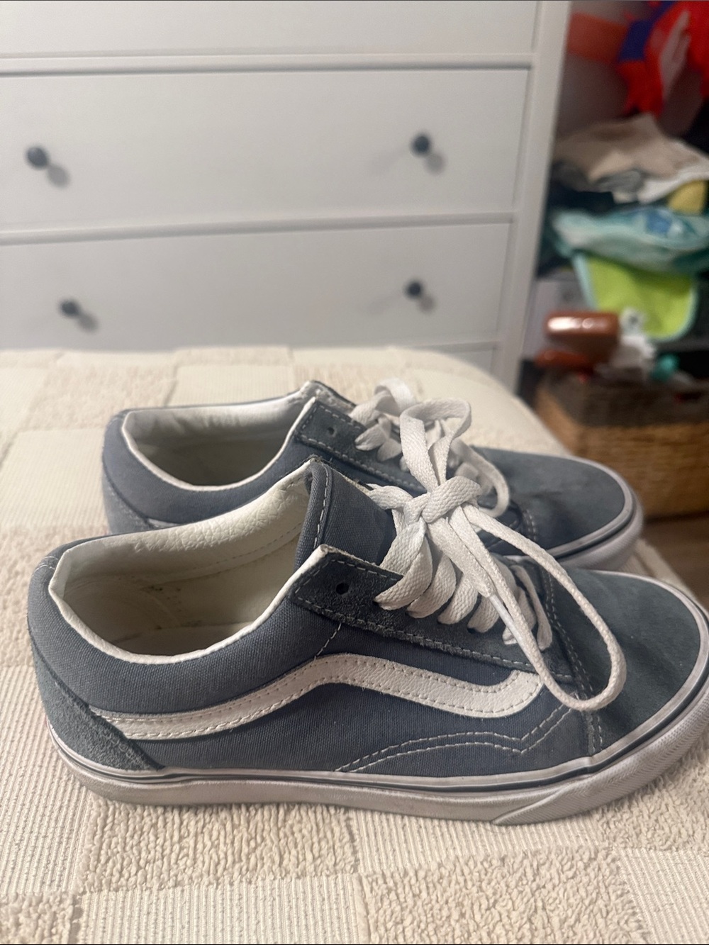 Vans Kids Low-Top Sneakers in Gray and White